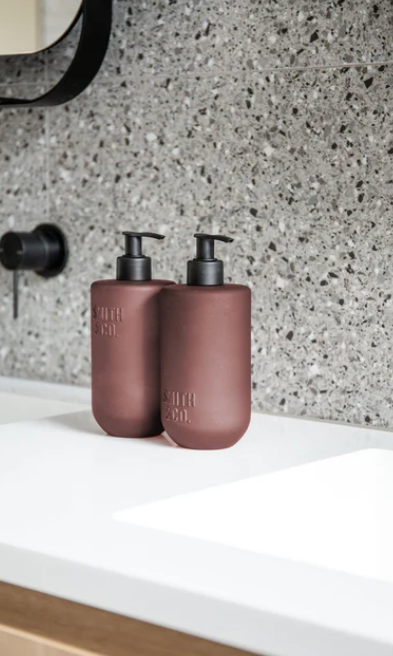 Black Oud & Saffron Hand & Body Lotion 400 ml