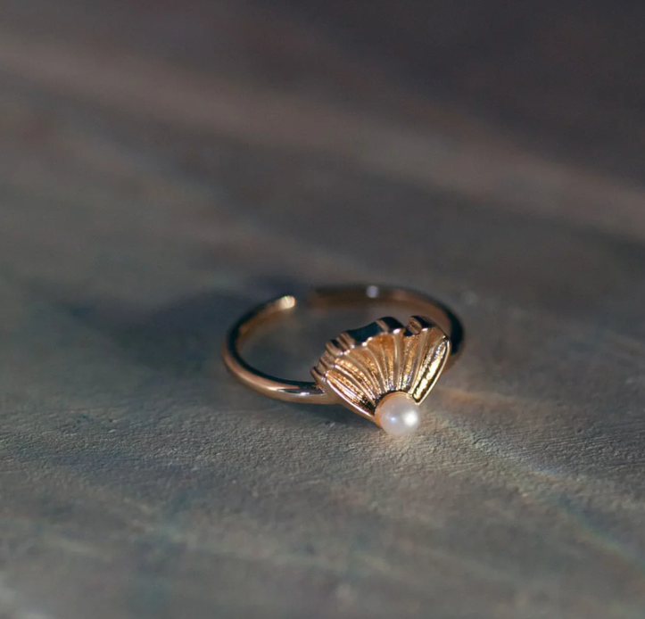 Aria - Shell with Pearl Ring